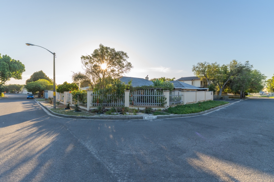 5 Bedroom Property for Sale in Amandelrug Western Cape